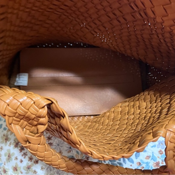 Woven Tan Tote Bag - Picture 5 of 6